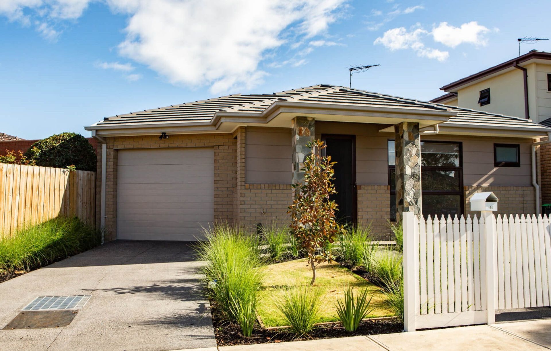 Burbank Drive, Reservoir