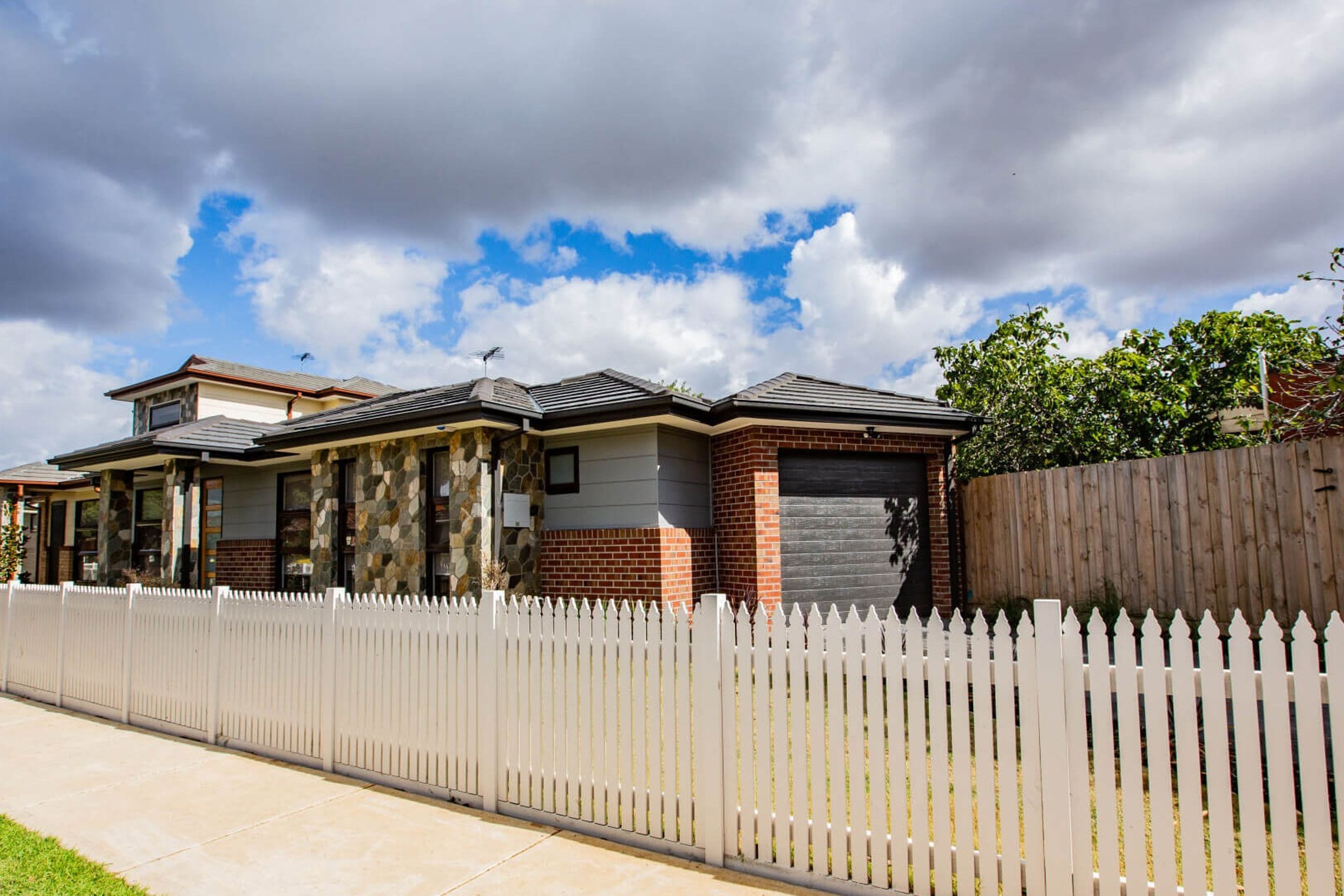 Burbank Drive, Reservoir