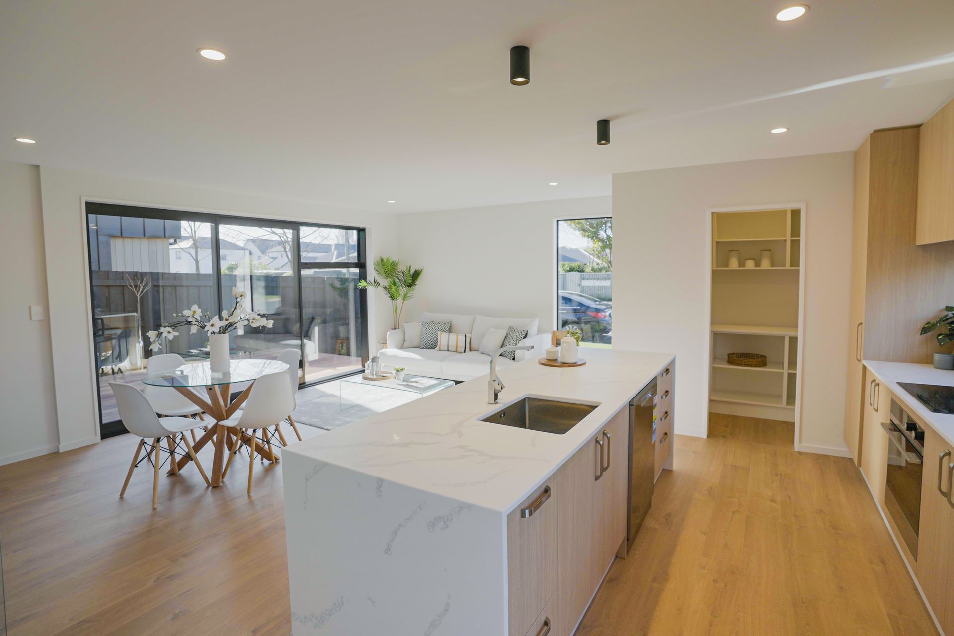 Bishop St, St Albans - x4 townhouses