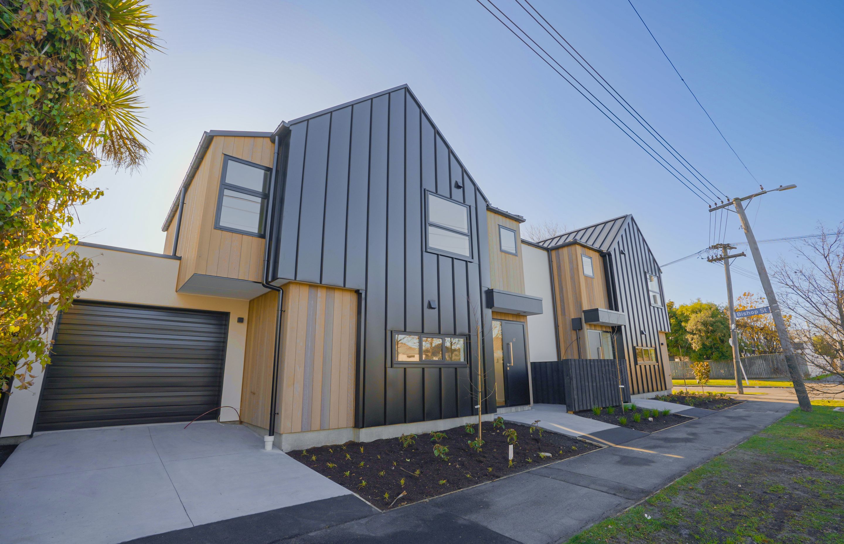 Bishop St, St Albans - x4 townhouses