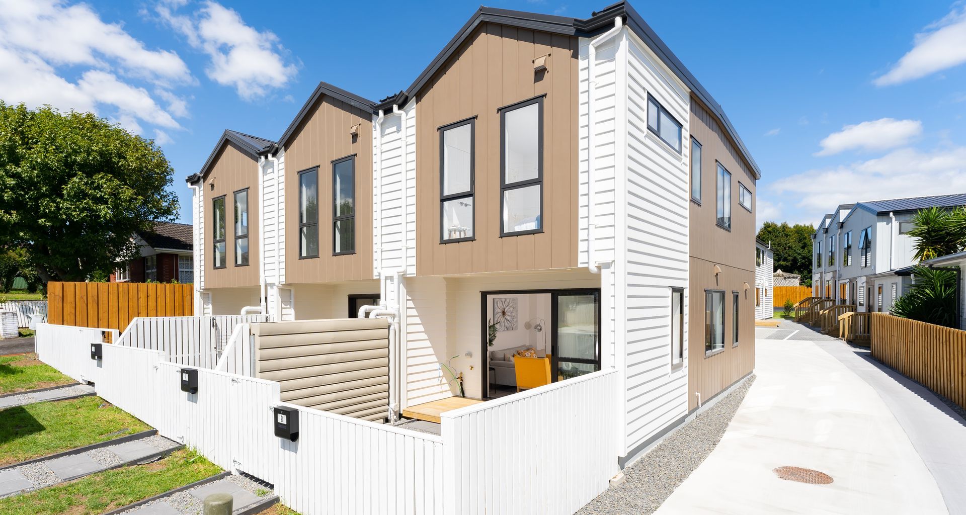 Royal View Road Townhouse banner