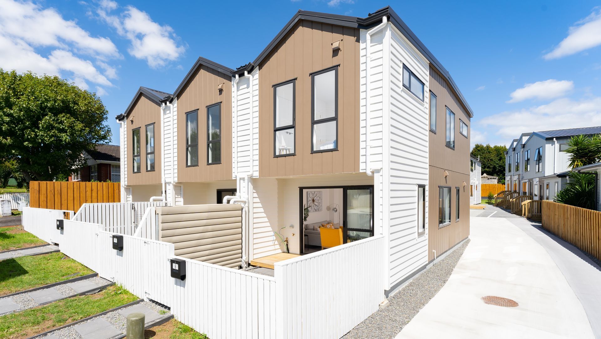 Royal View Road Townhouse banner