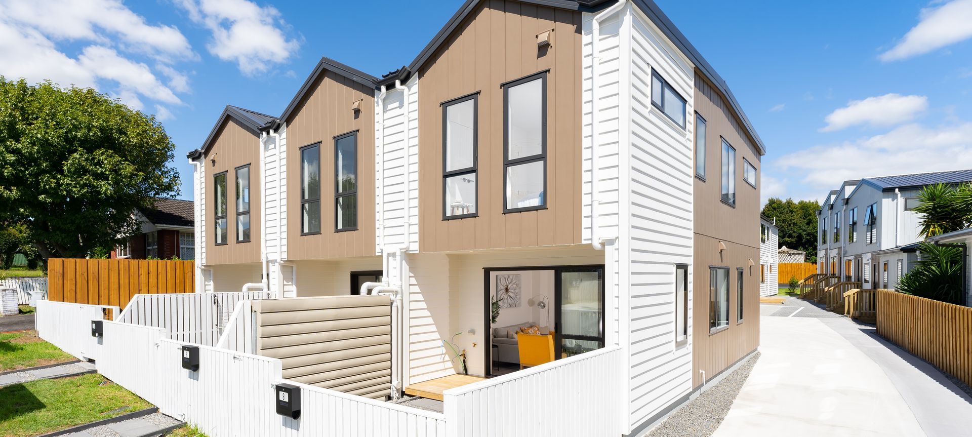 Royal View Road Townhouse banner