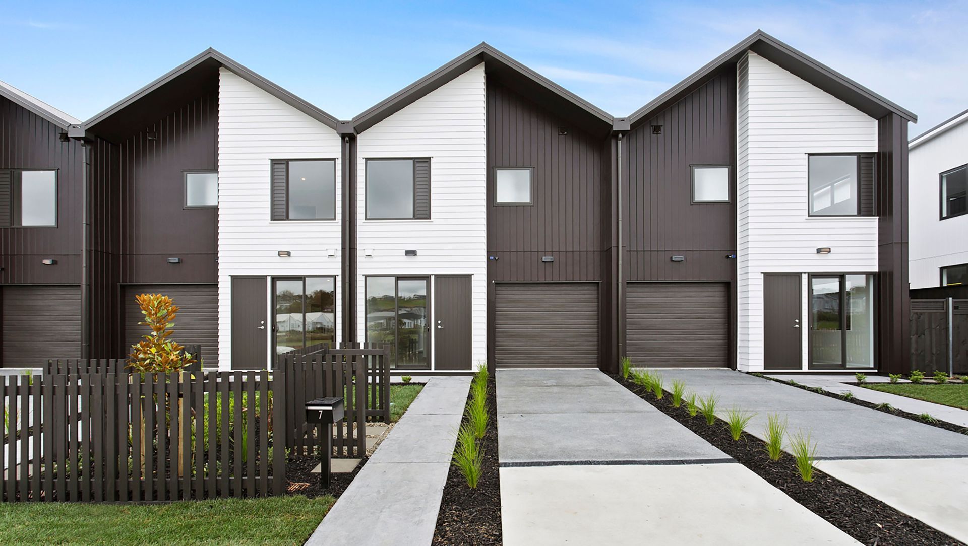 Red Beach Two Storey Terraces banner