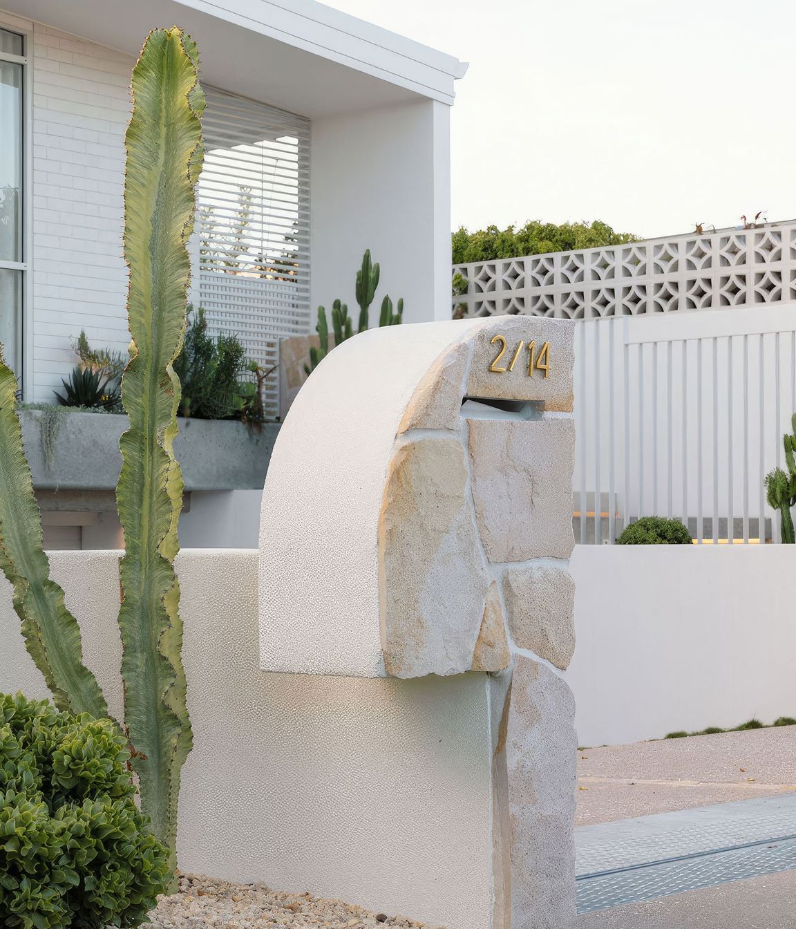 ScaledPalmSpringsAbode291000x-standard-scale-200x.jpeg