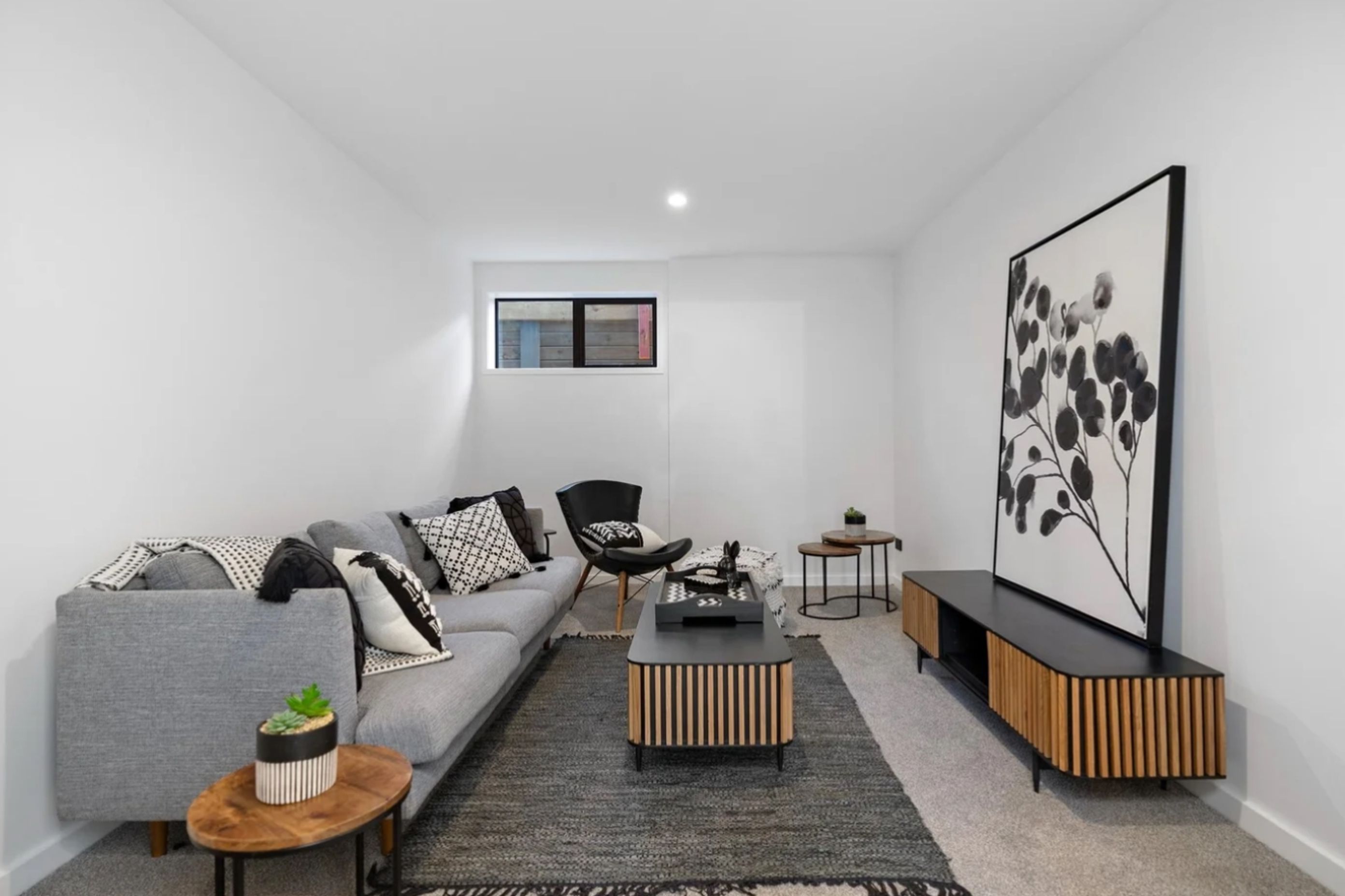Cosy additional living/theatre room