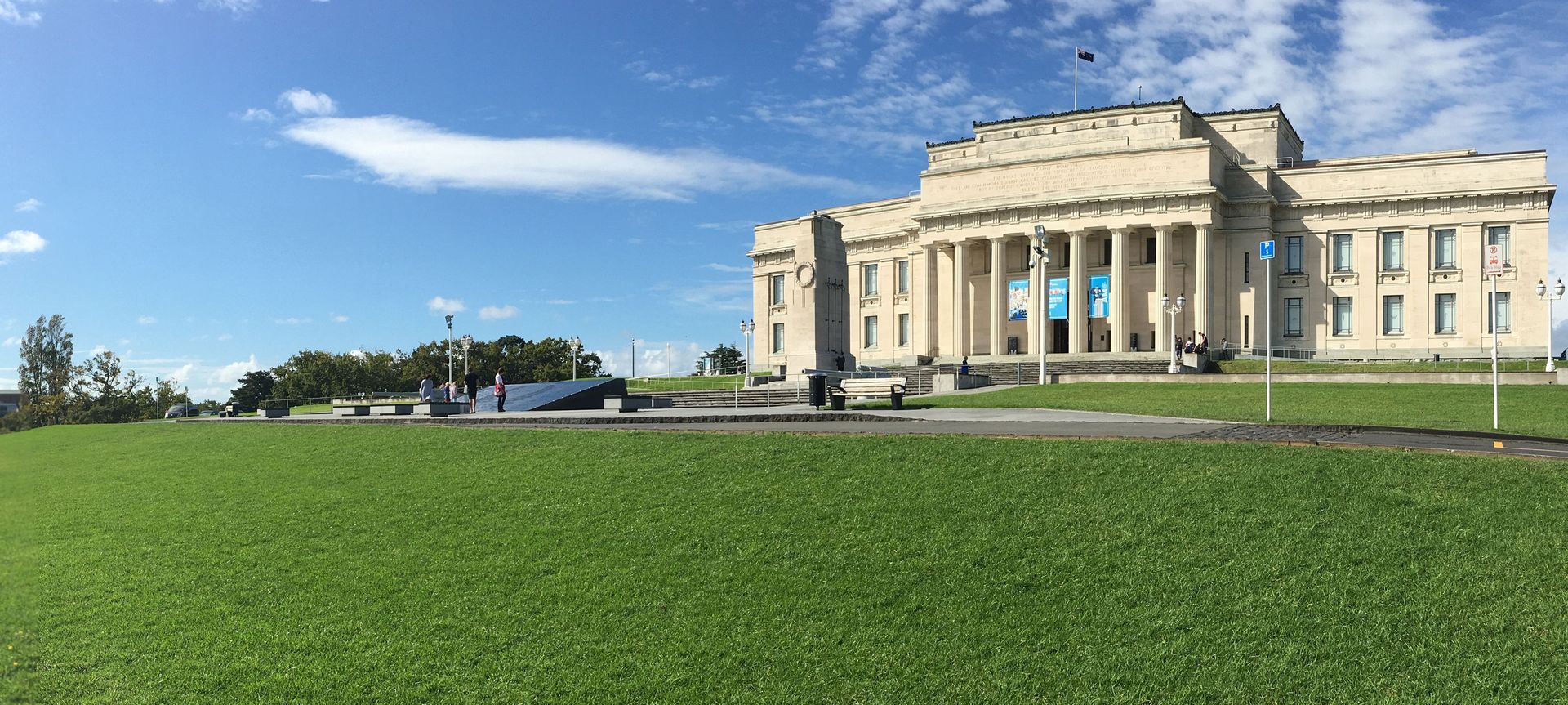Auckland War Memorial Museum Adopts Flexible and Affordable Smart Lock System banner