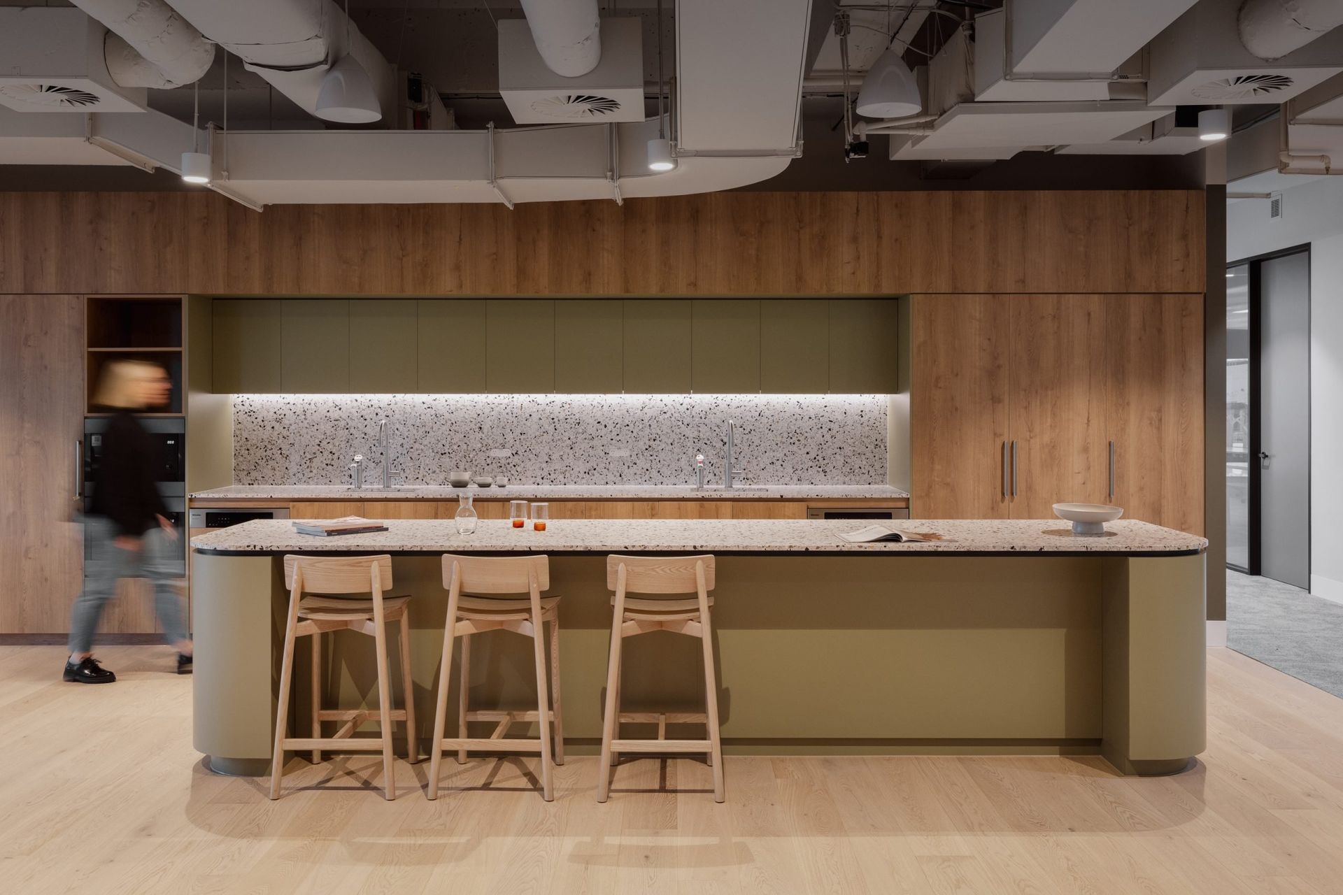 100queencollinsstreet2.jpg
