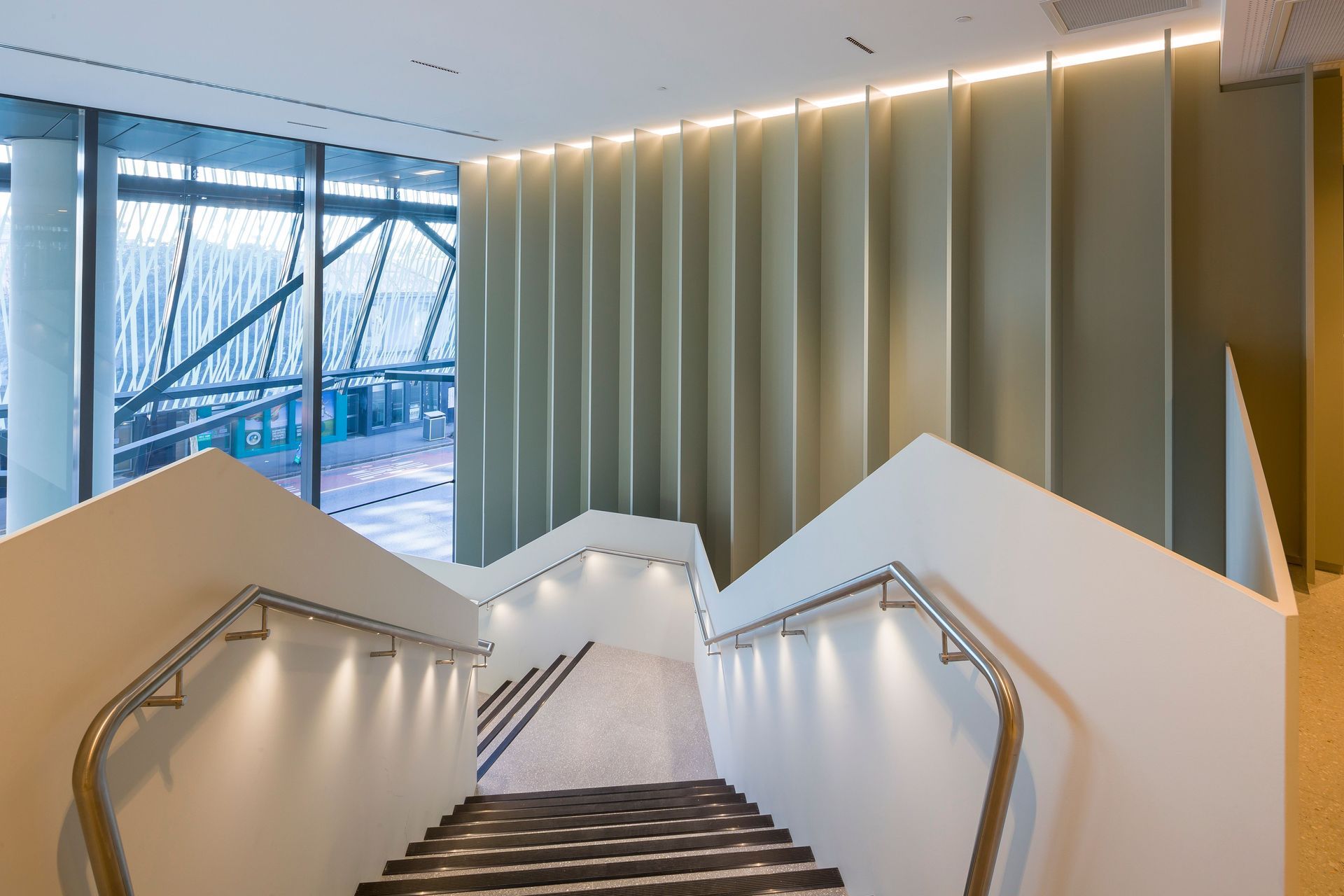 900 Ann Staircase - StrongArm 8m high aluminium blade support walls designed by Studco’s Technical Team