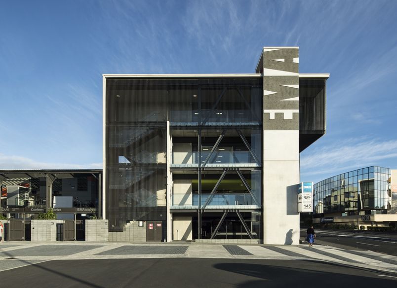 EMA Business HUB & Carpark