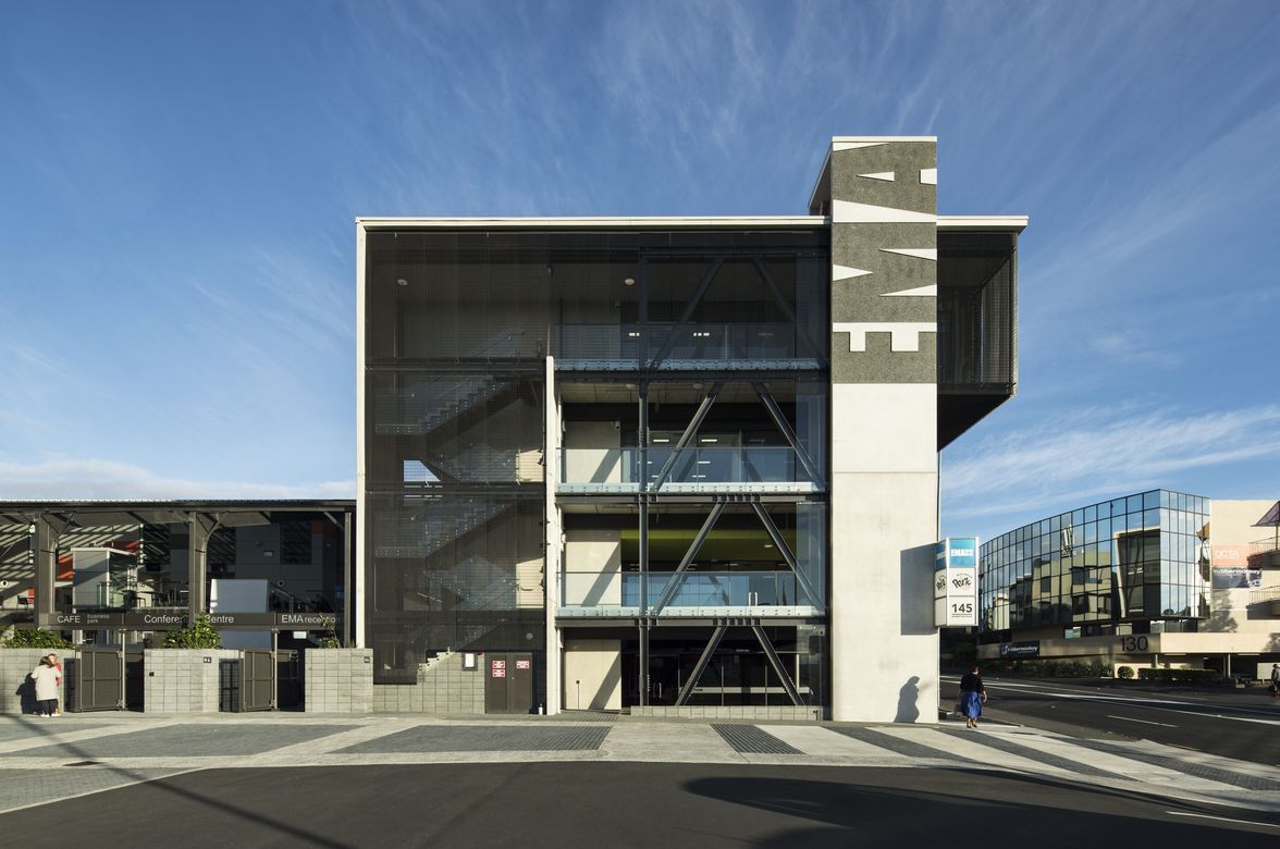 EMA Business HUB & Carpark