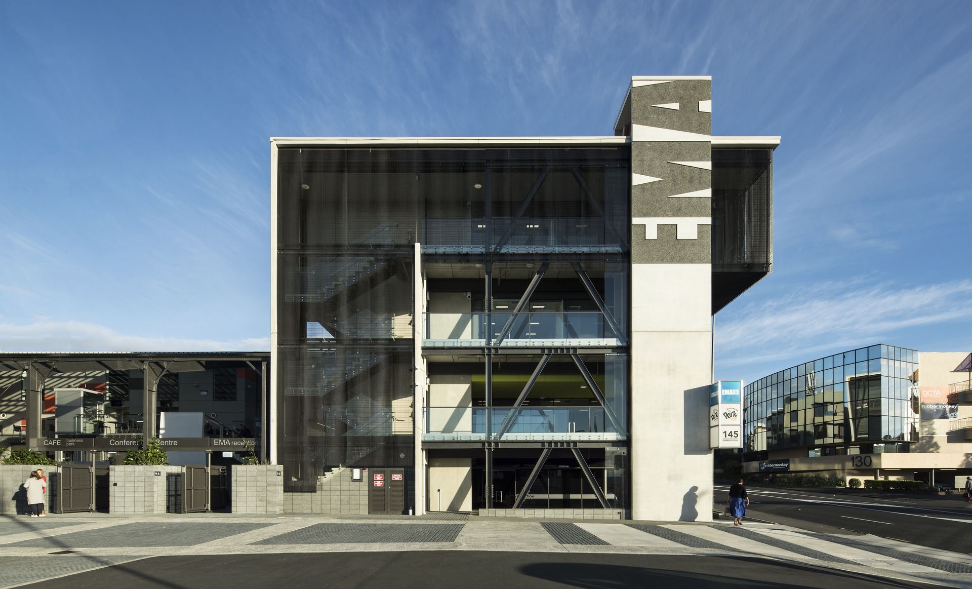 EMA Business HUB & Carpark