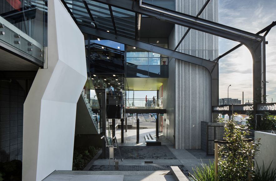 EMA Business HUB & Carpark