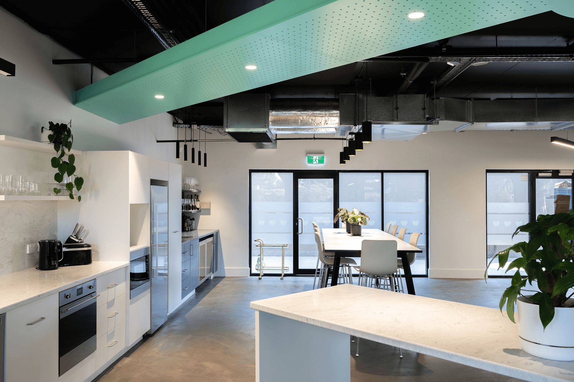 Photography: Andrew Purvis & Unios Lighting