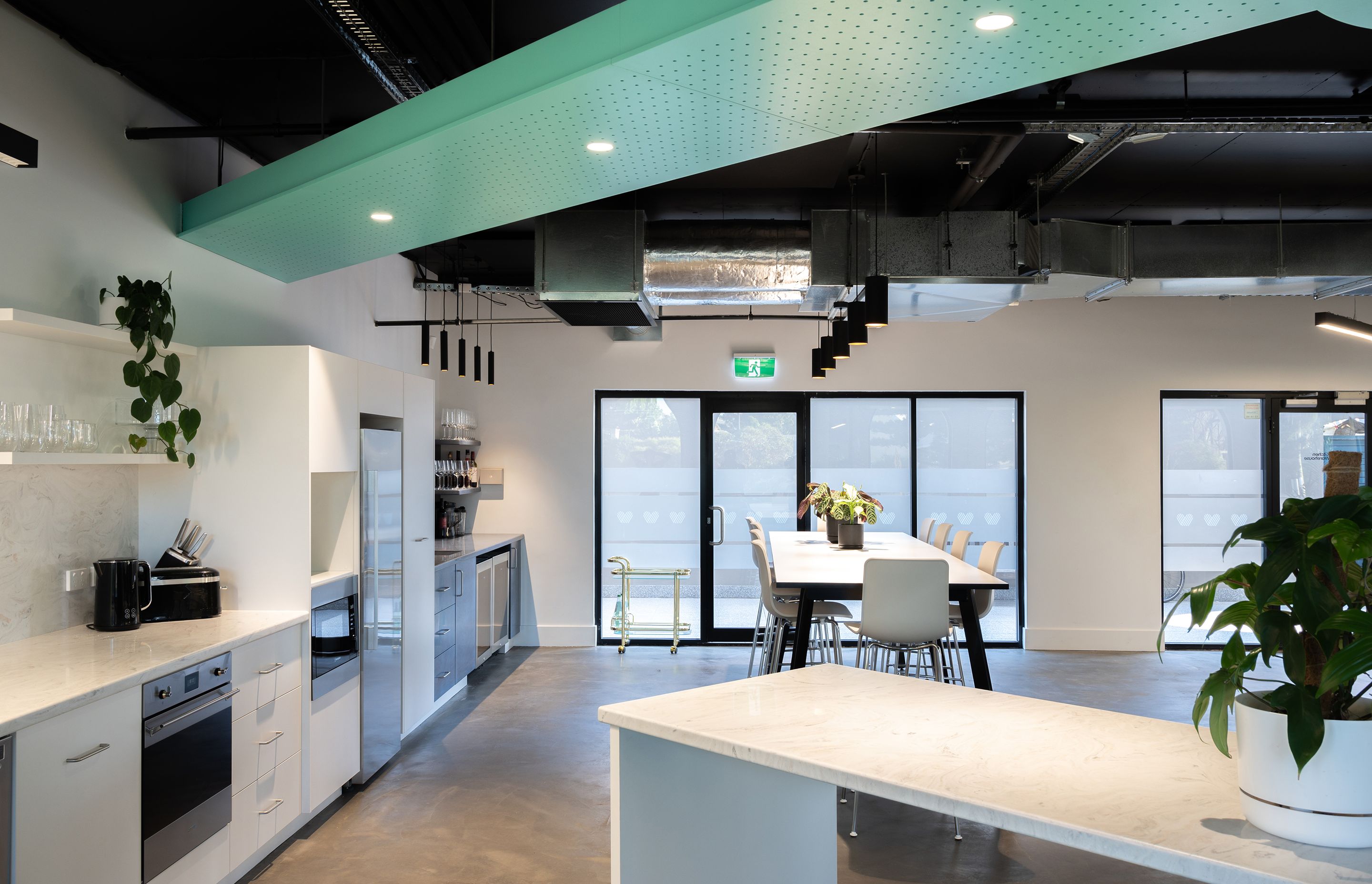 Photography: Andrew Purvis & Unios Lighting