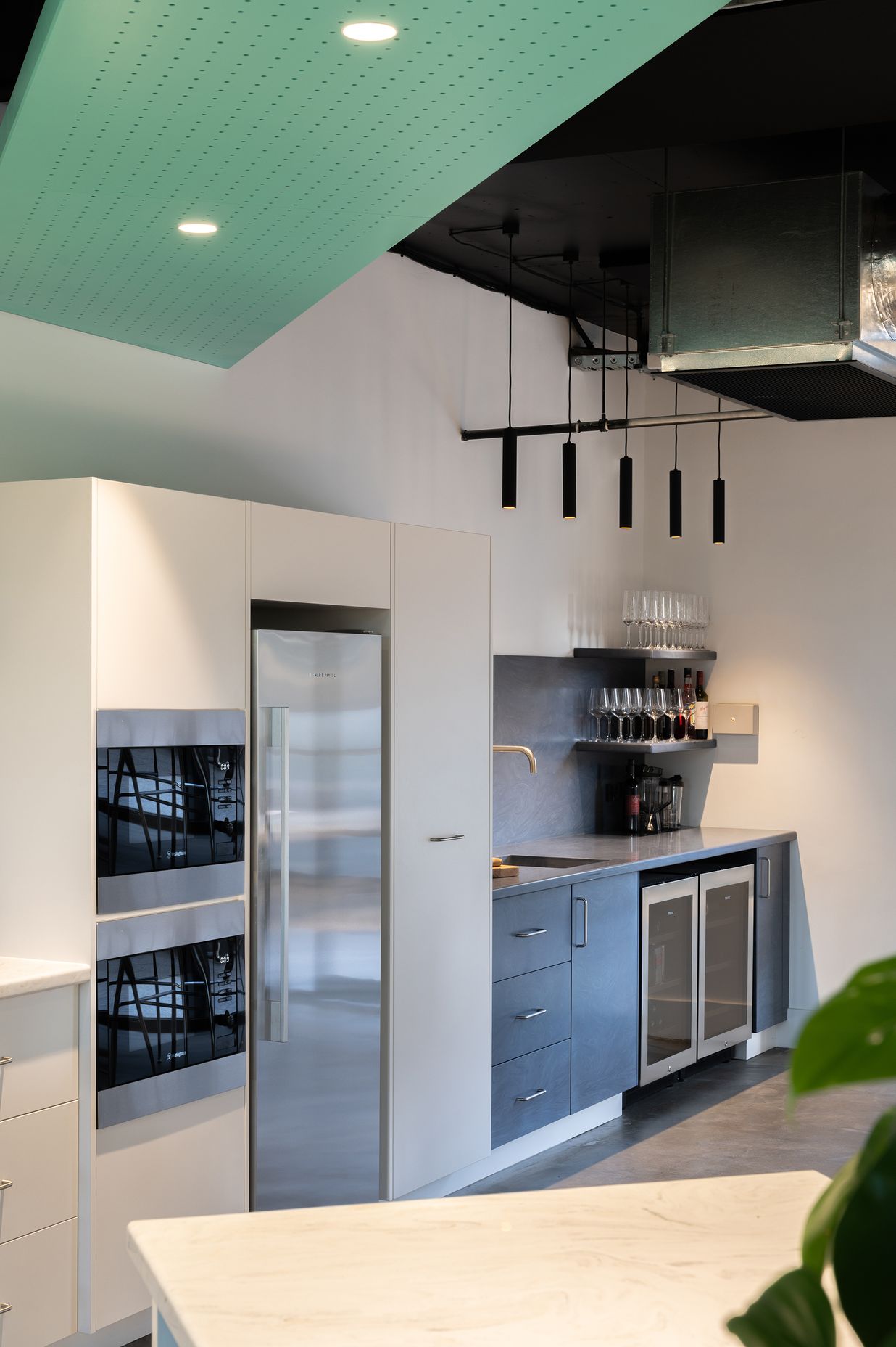 Photography: Andrew Purvis & Unios Lighting