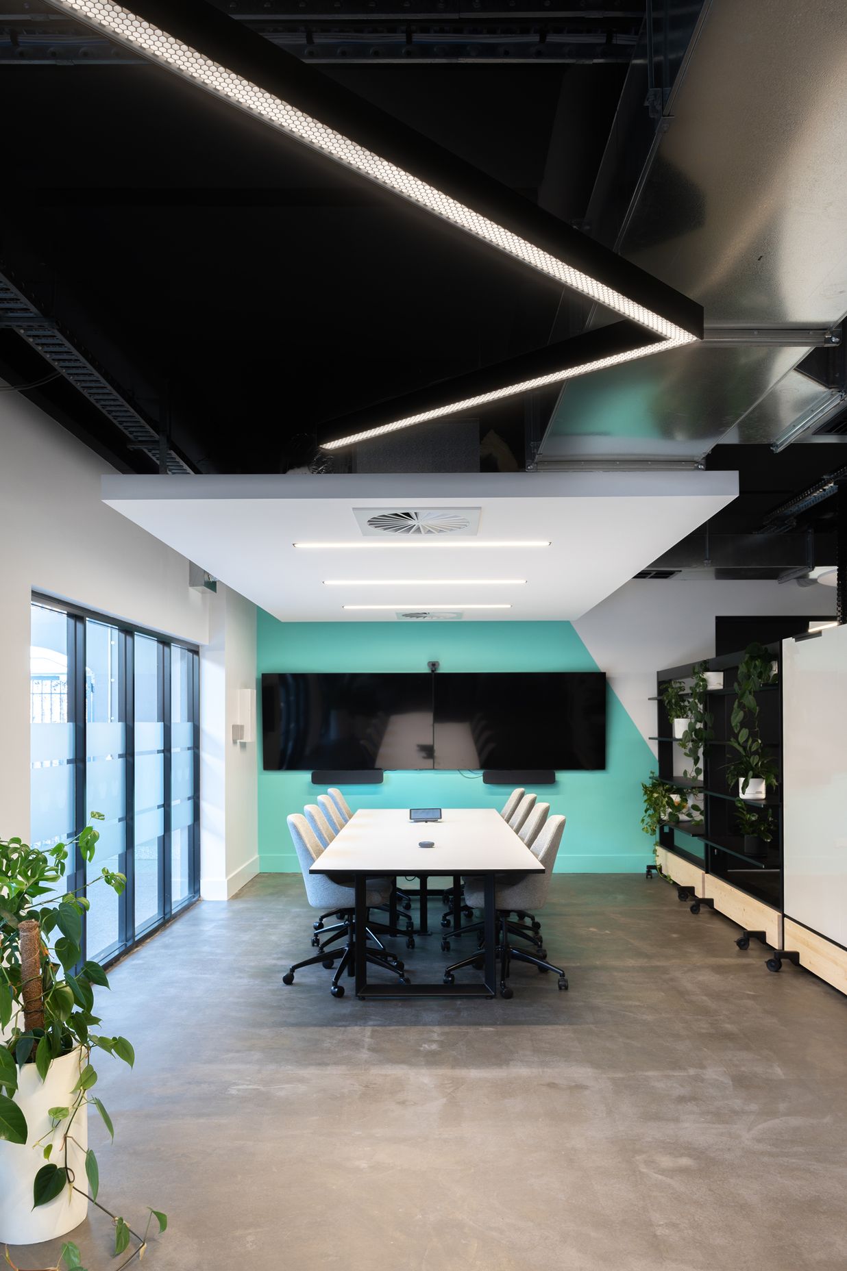 Photography: Andrew Purvis & Unios Lighting