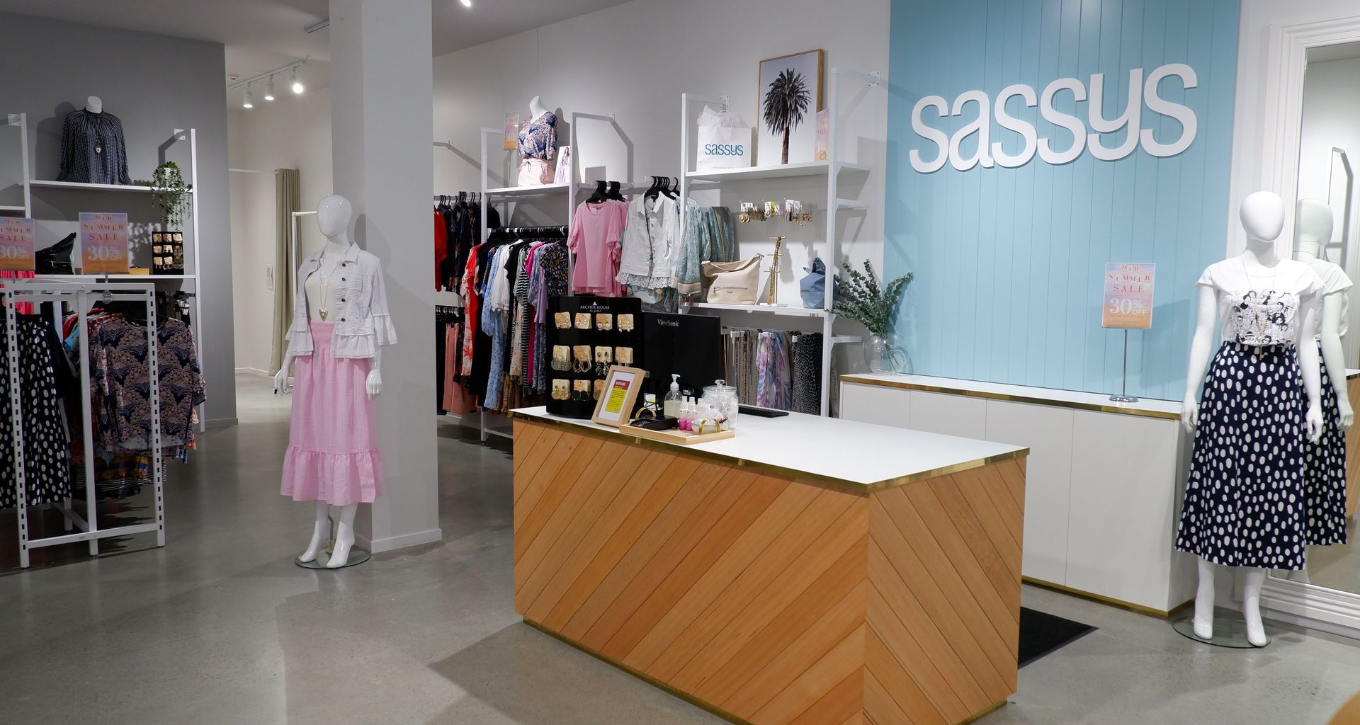 Sassys, Ormiston Mall banner