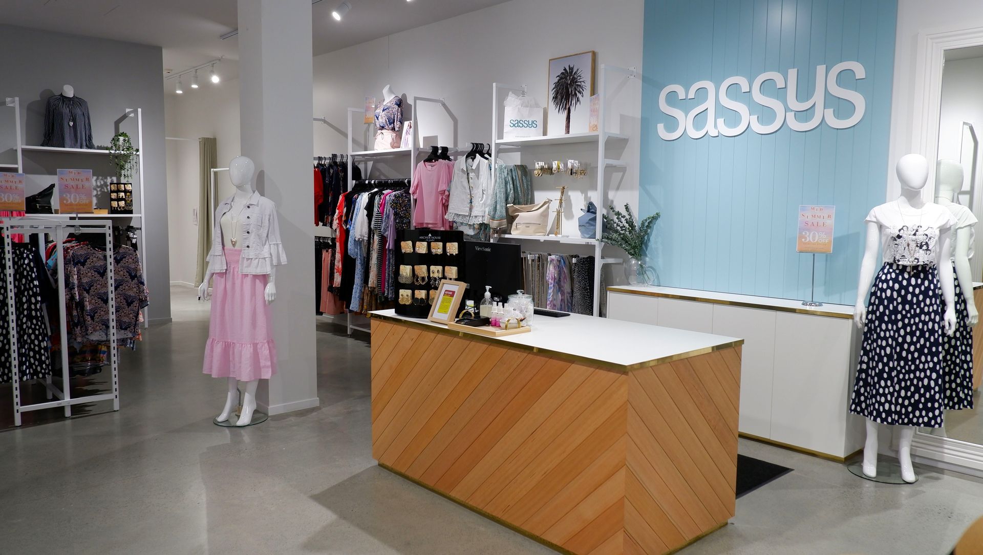 Sassys, Ormiston Mall banner