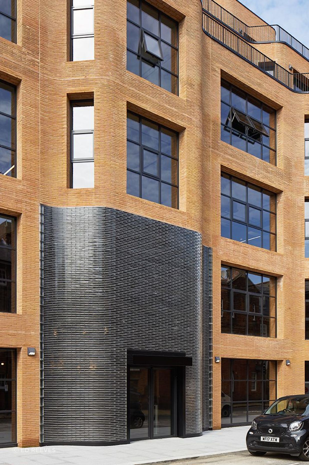 Poesia-mottled-glass-bricks-southworks-side-profile.jpg