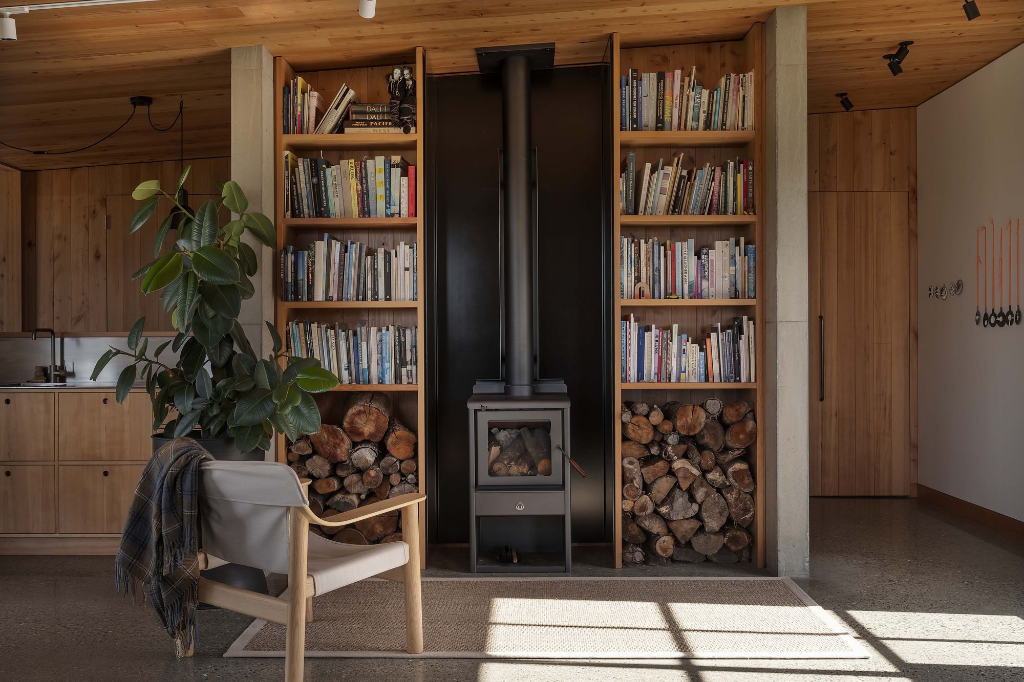 The-StudioView-of-the-fire-and-bookshelvesSam-Hartnett-Photographer3.jpg