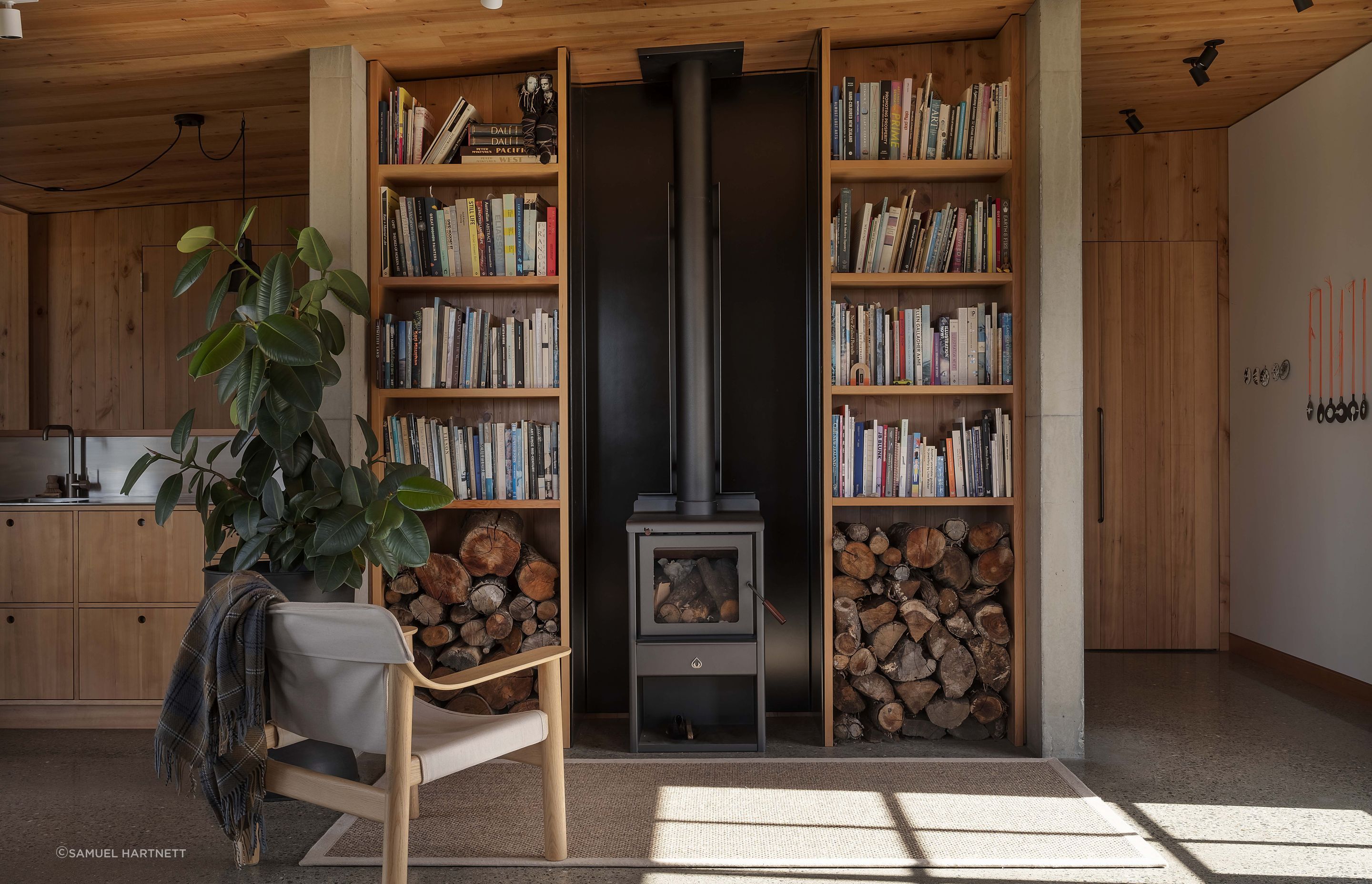 The-StudioView-of-the-fire-and-bookshelvesSam-Hartnett-Photographer3.jpg