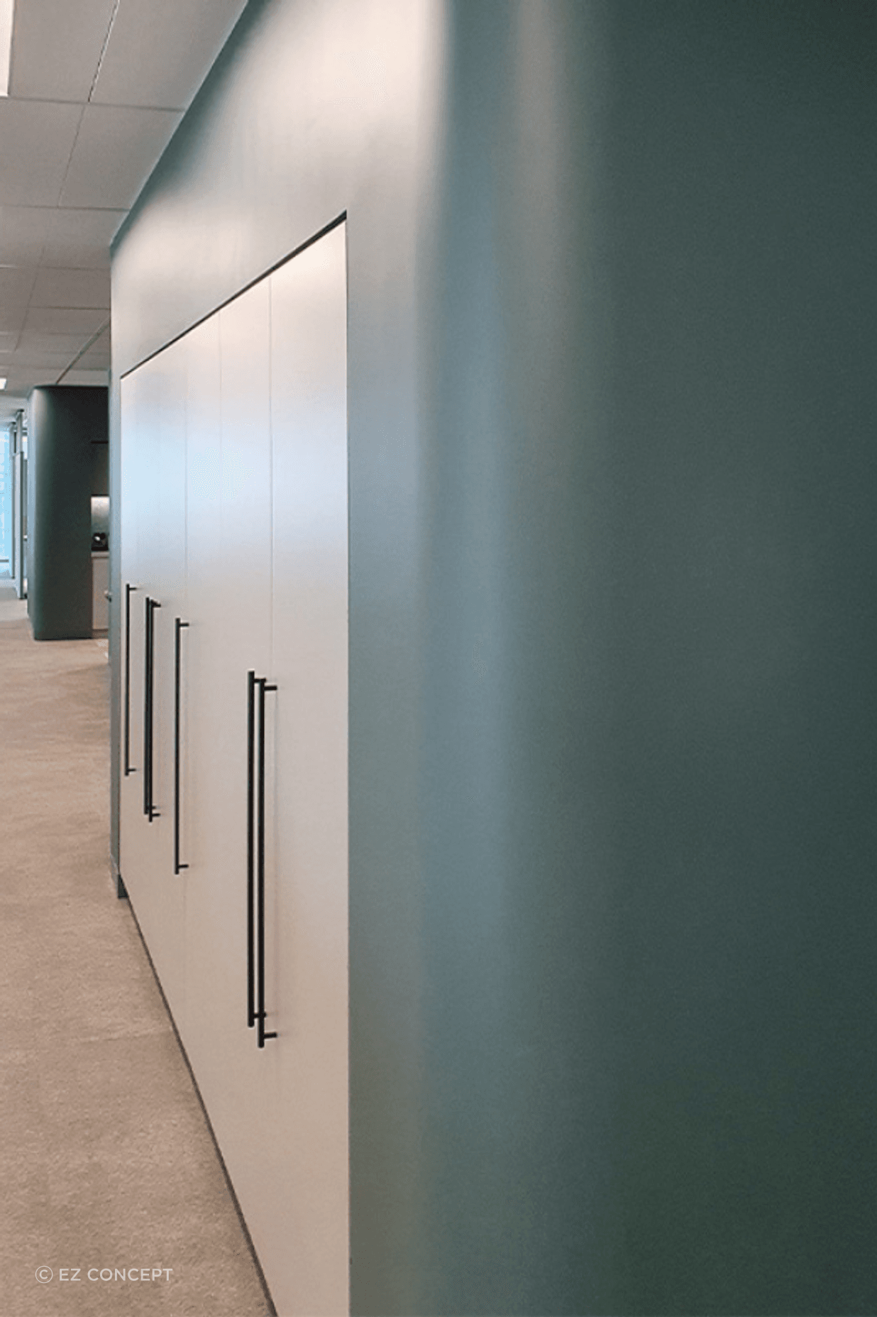 The finished curved walls add to the flowing curves of the design.