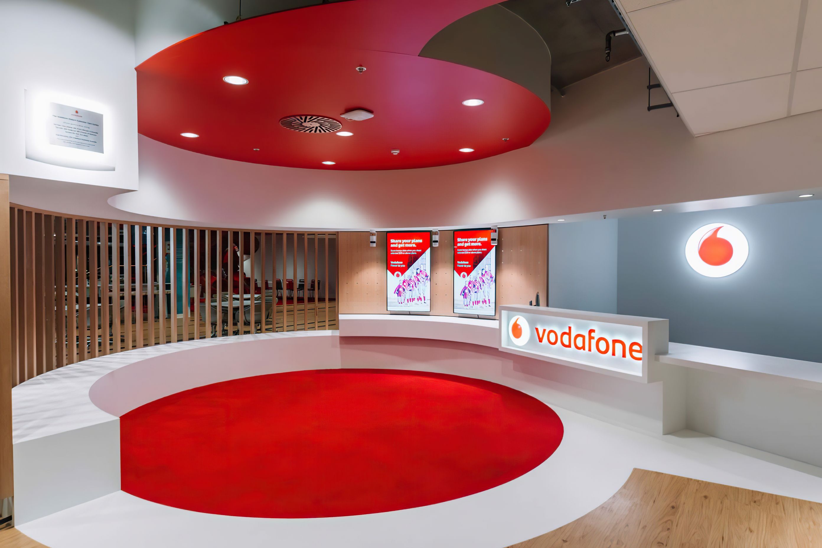 buildmevodafone-reception-gigapixel-standard-scale-481x.jpg