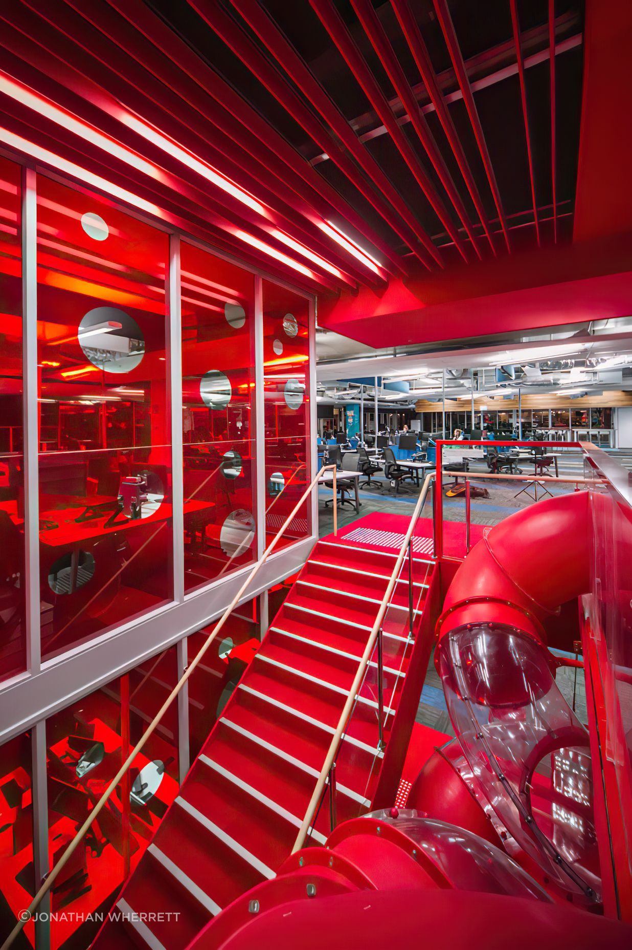 buildmevodafone-stairwell-gigapixel-standard-scale-481x.jpg