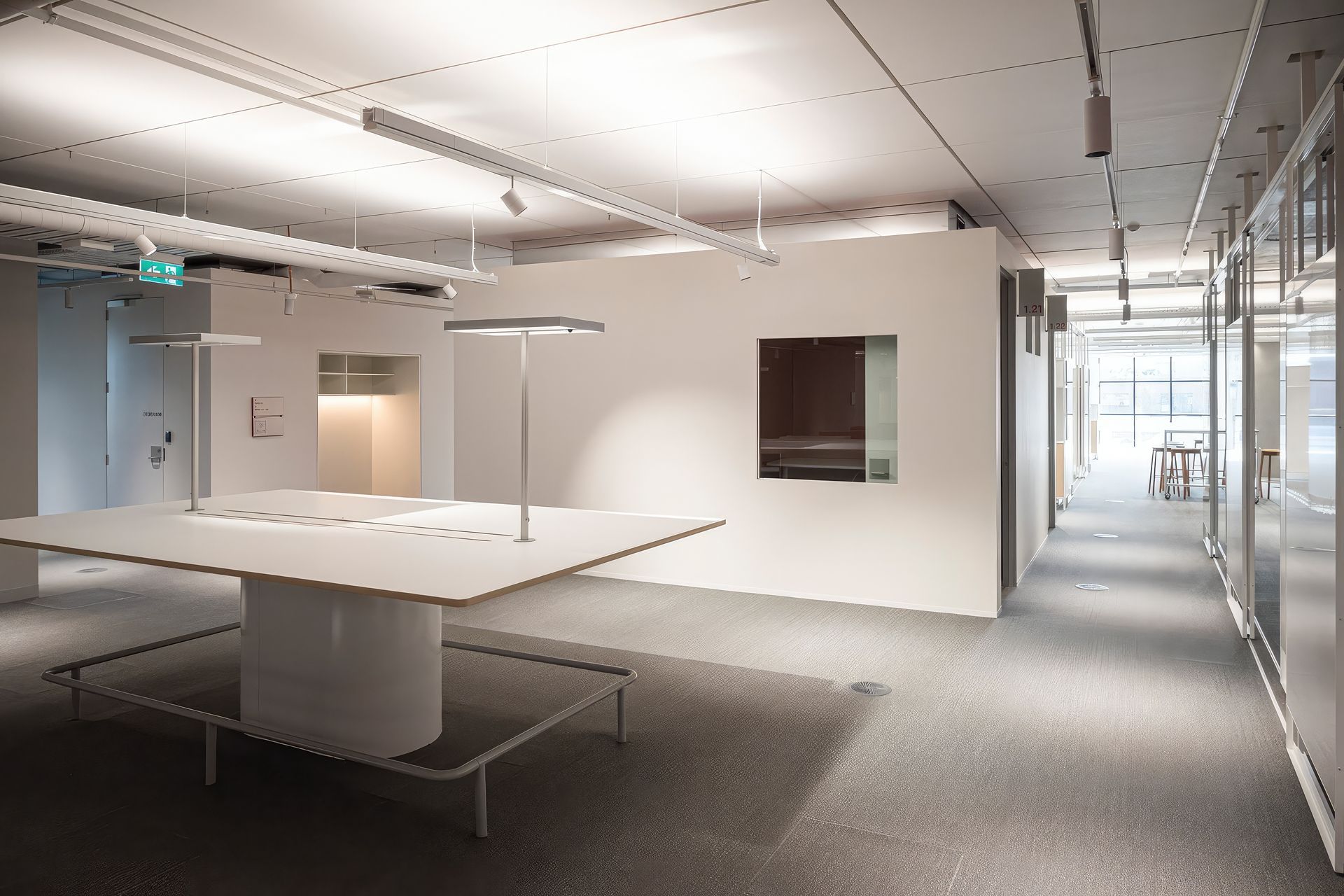 The stud ceiling inside this office allows for its visibly free-standing design.