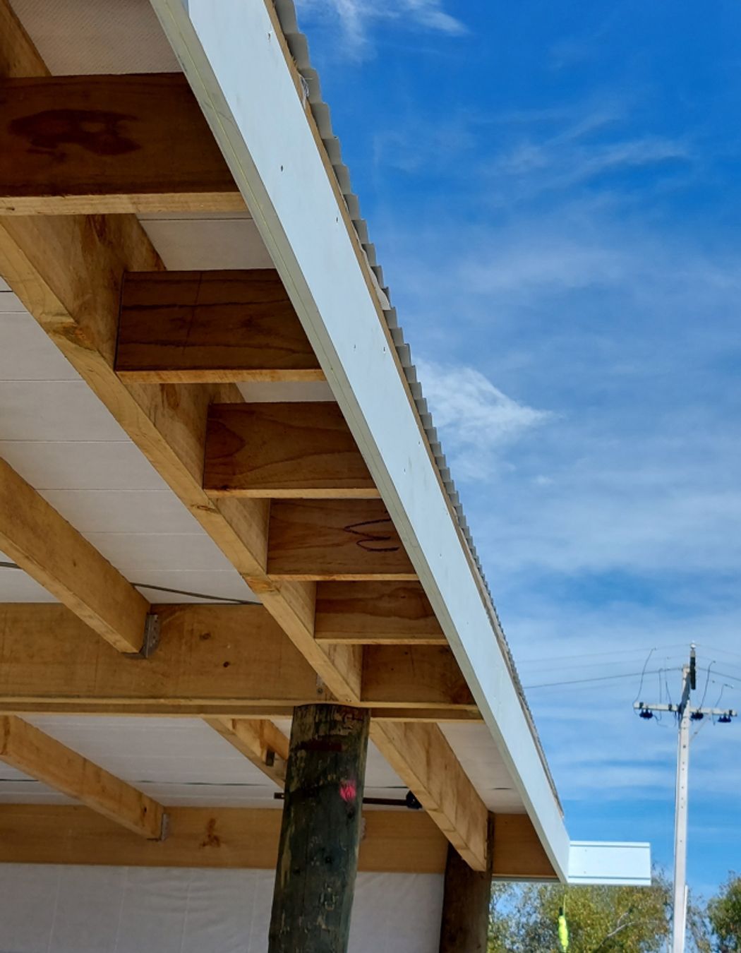 Support for the soffit