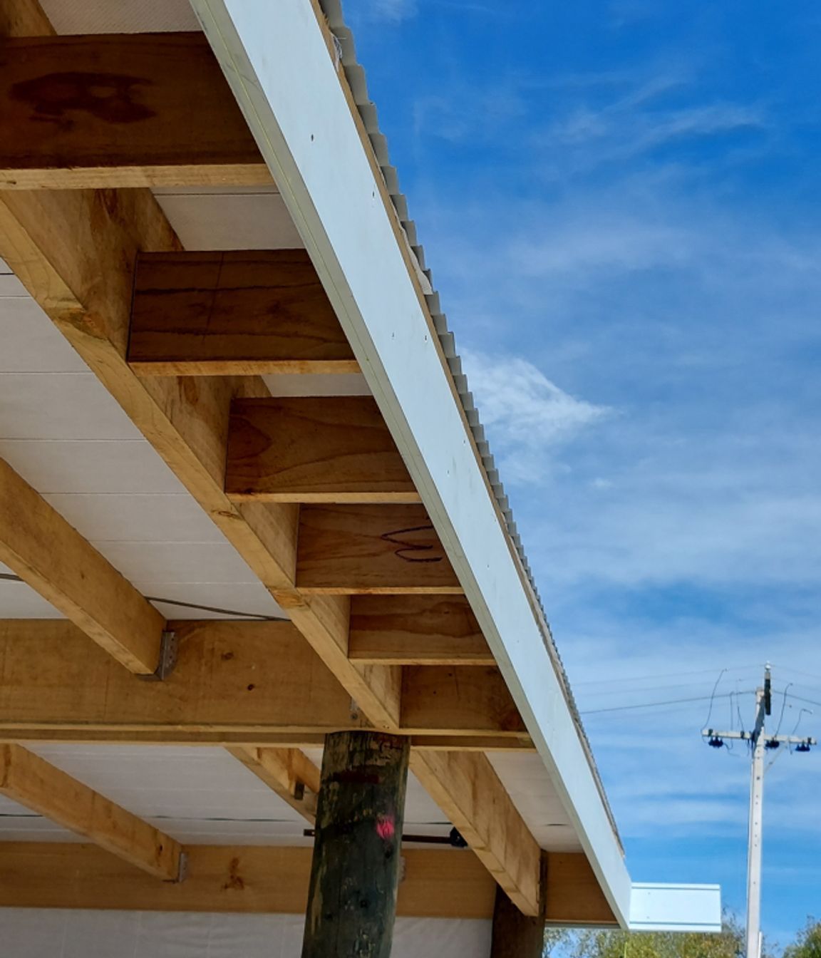 Support for the soffit