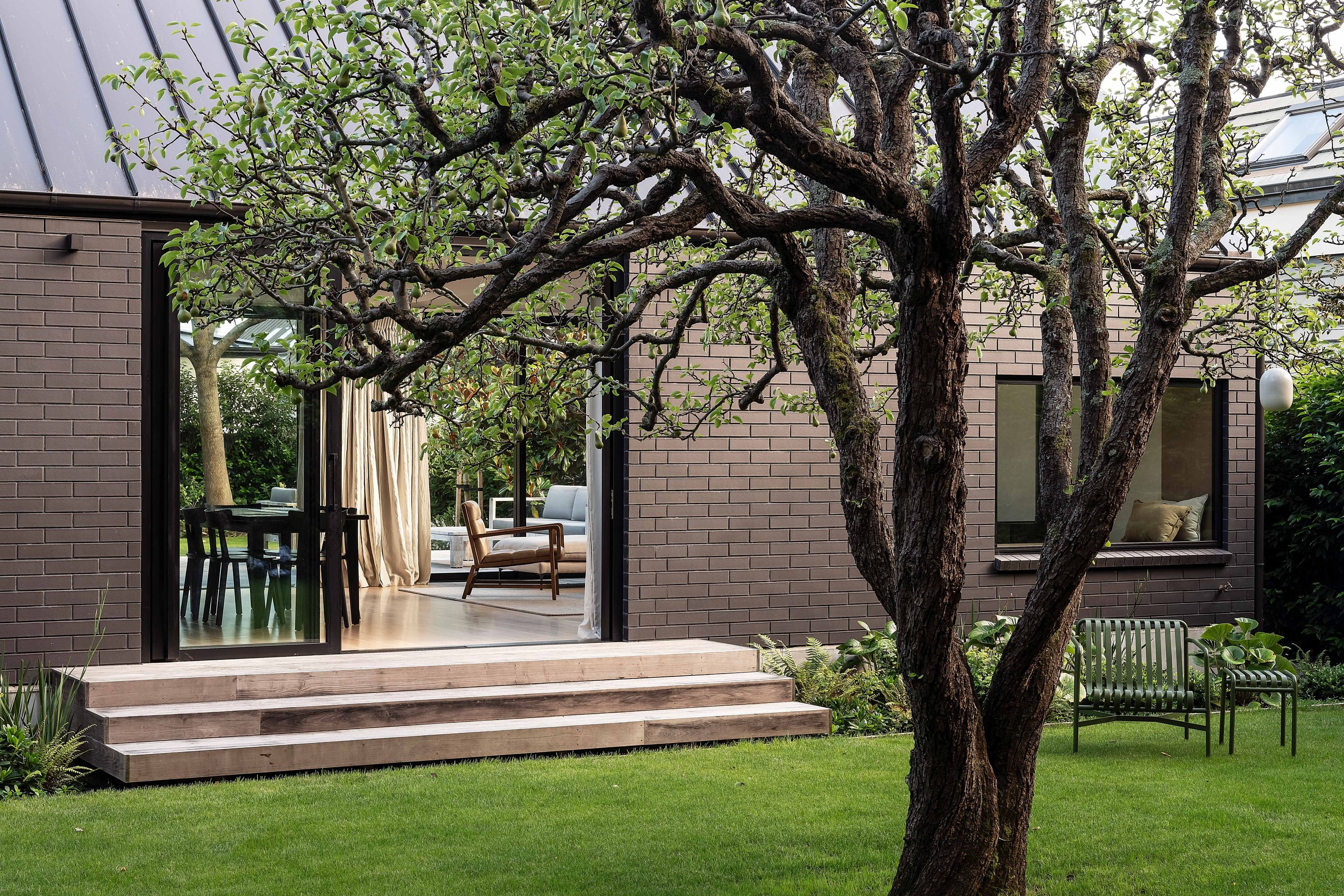 Garden-HouseThe-house-alongside-the-existing-pear-tree-central-to-the-planningSam-Hartnett9.jpg