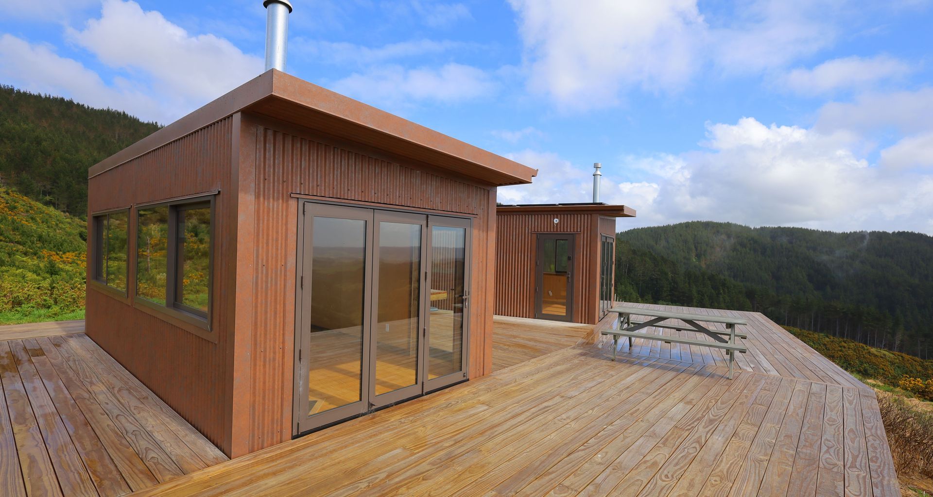 ECO Huts | Auckland, New Zealand banner