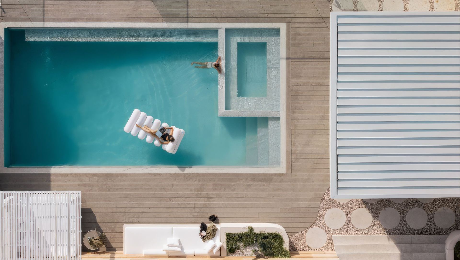 Luxury Poolside Retreat banner