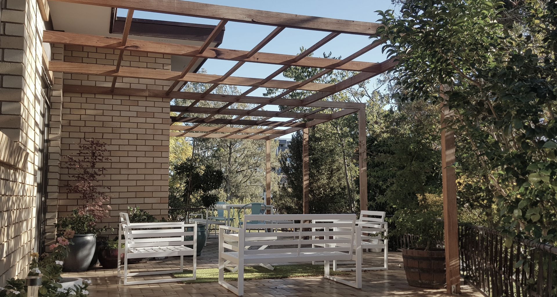 Mid-Century Pergola banner