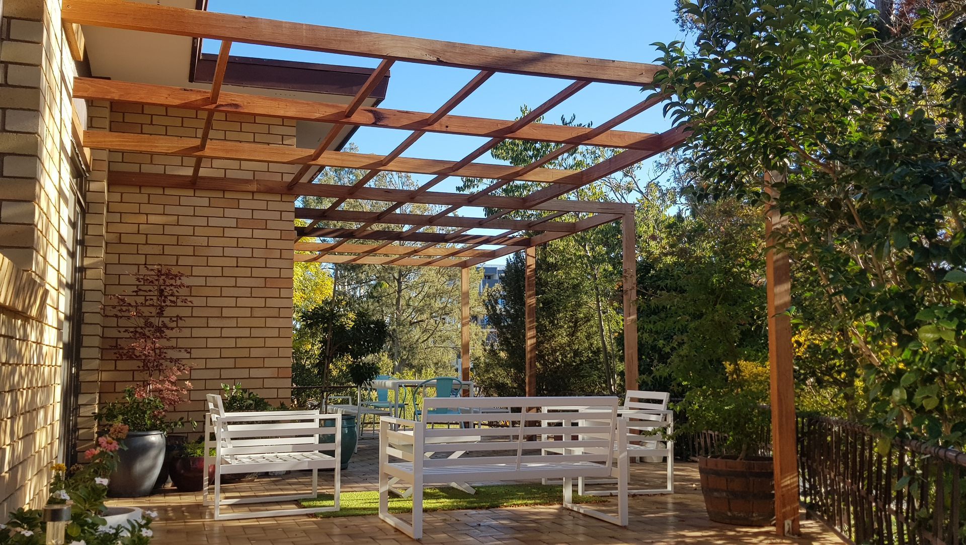 Mid-Century Pergola banner