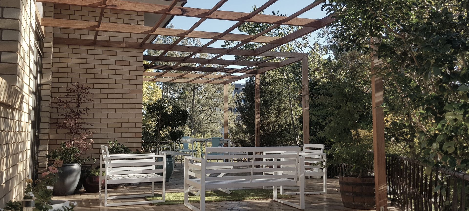 Mid-Century Pergola banner