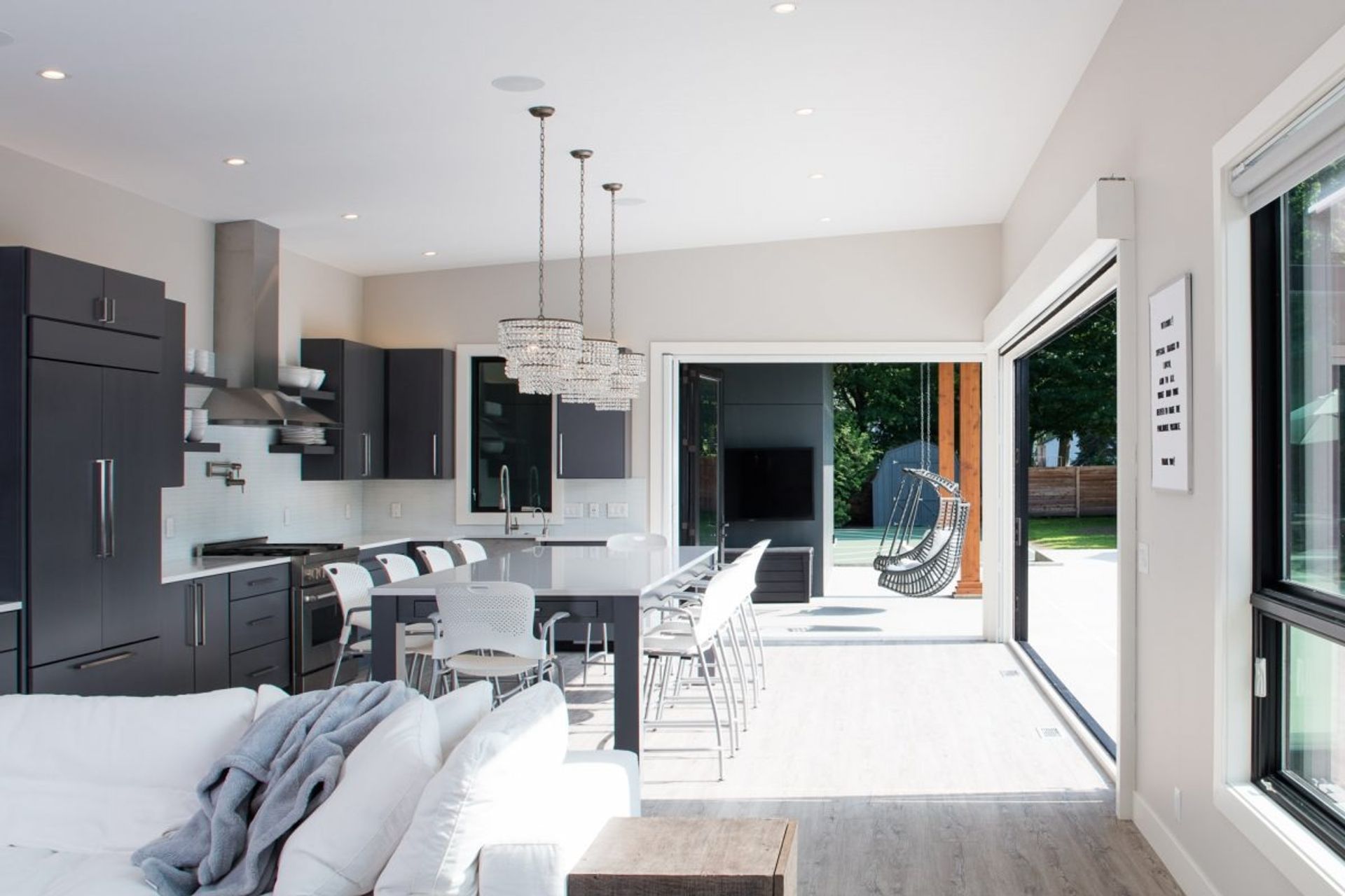 imgi9Lucid-Architecture-Modern-Pool-House-8253-1200x800.jpg