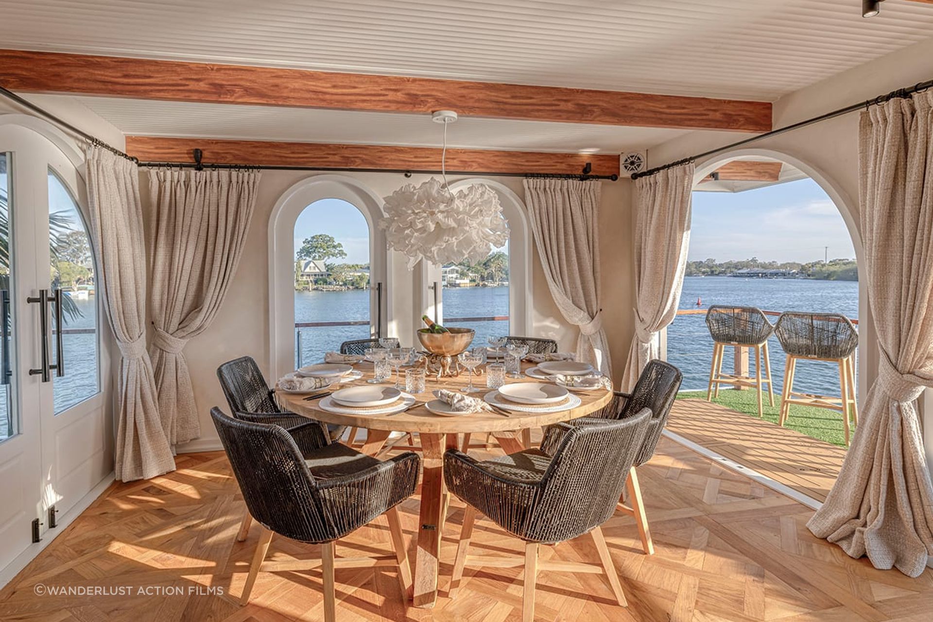 projectauhw1390versaillesnaturalthefrenchmartinihouseboat2.jpg
