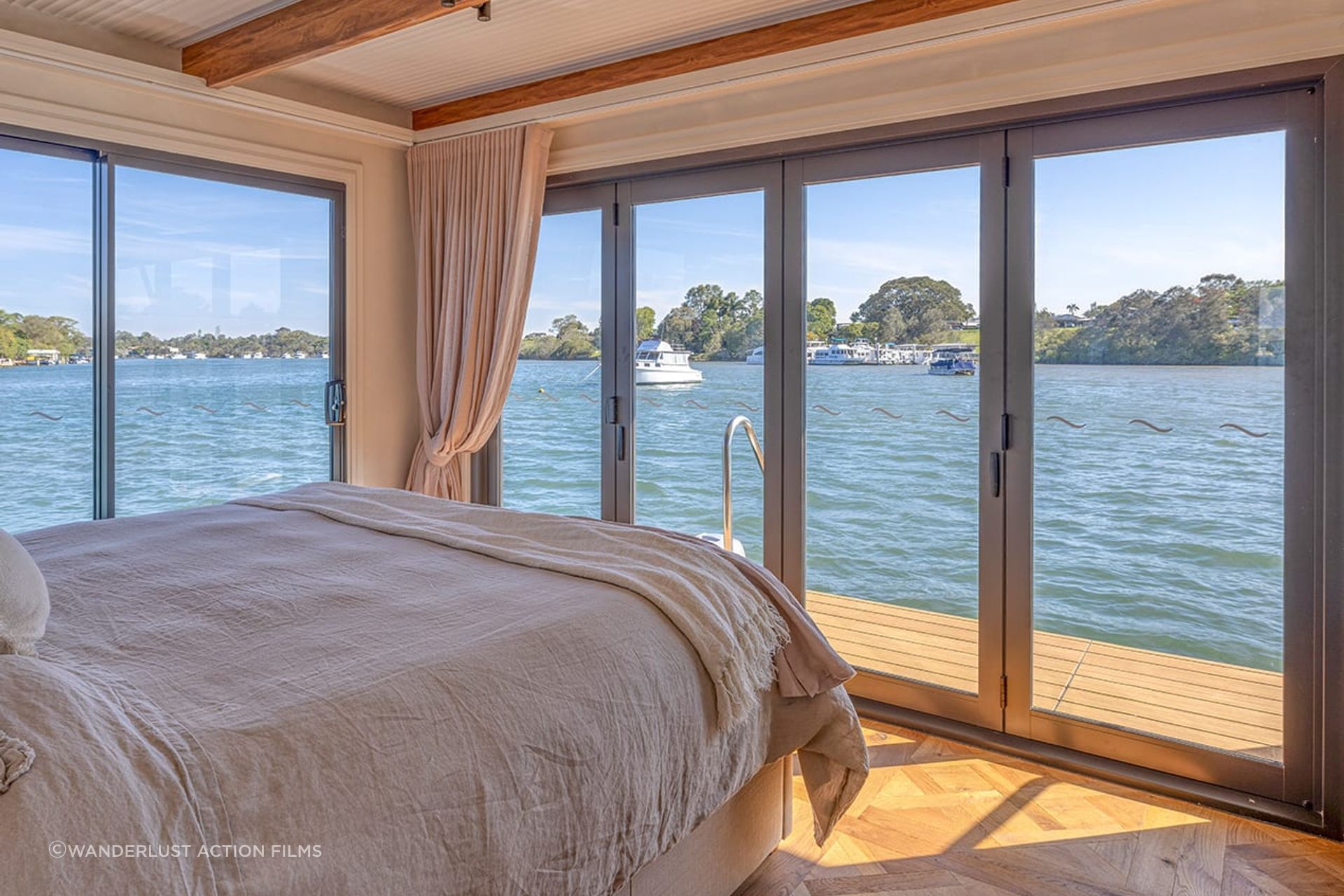 projectauhw1390versaillesnaturalthefrenchmartinihouseboat5.jpg