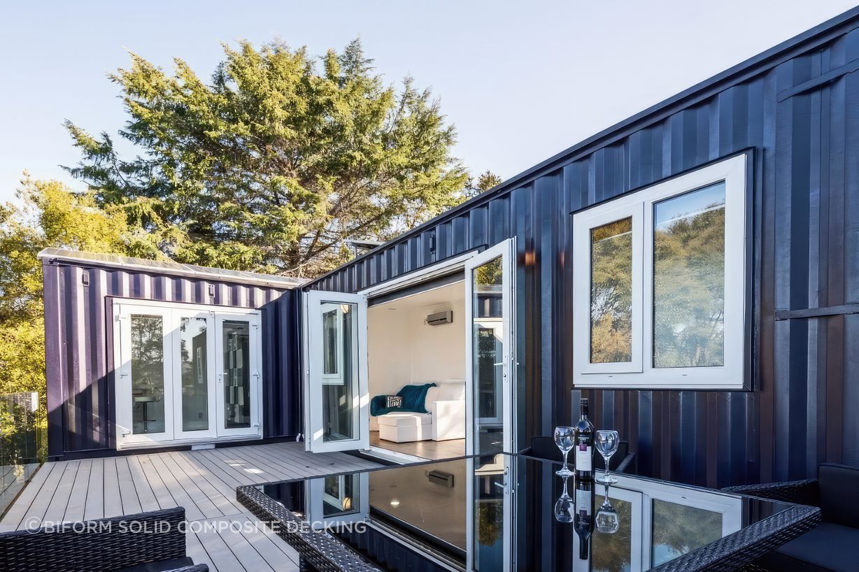 upIQ-Container-Homes-2-1024x768-fix-standard-scale-400x.jpg