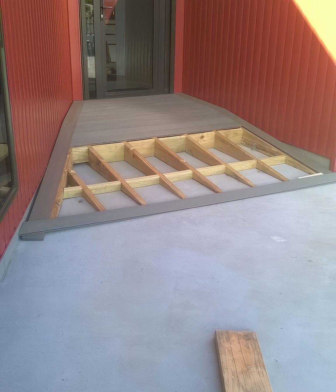 upSloping-entry-deck-installing-575x1024-fix-standard-scale-400x-v2.jpg