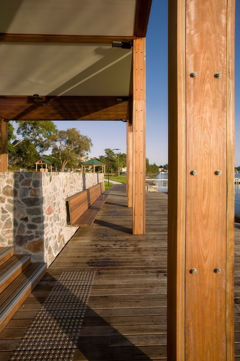 04-Matt-Day-Architect-Matt-Day-Regatta-Foreshore-Toronto-Amenities-Timber-Detail.jpeg