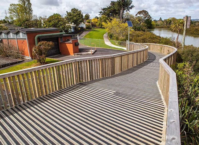 Flanshaw Esplanade Reserve Walkway