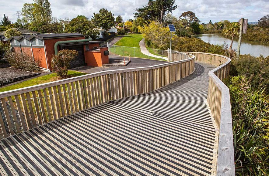 Flanshaw Esplanade Reserve Walkway