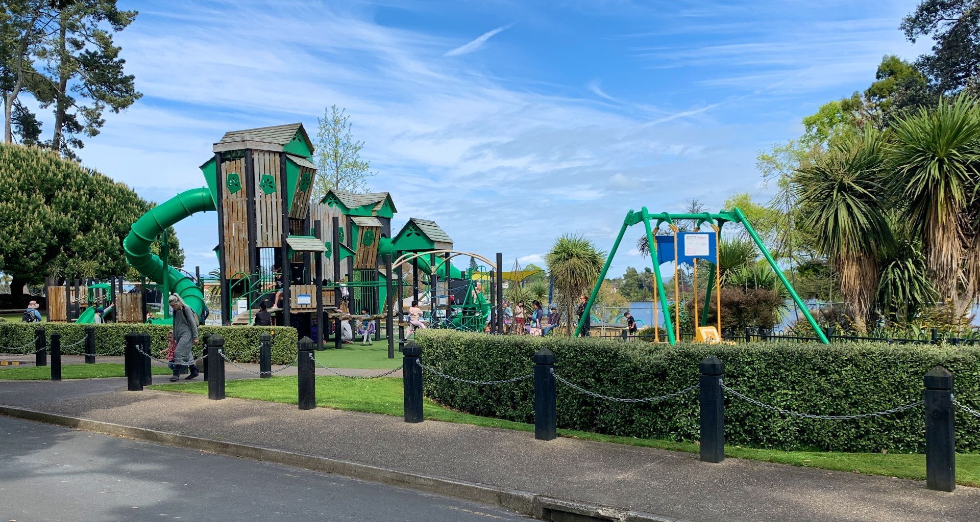 Installing Living Boundary™ instant hedges to create a beautiful enclosure for a child-friendly space. banner