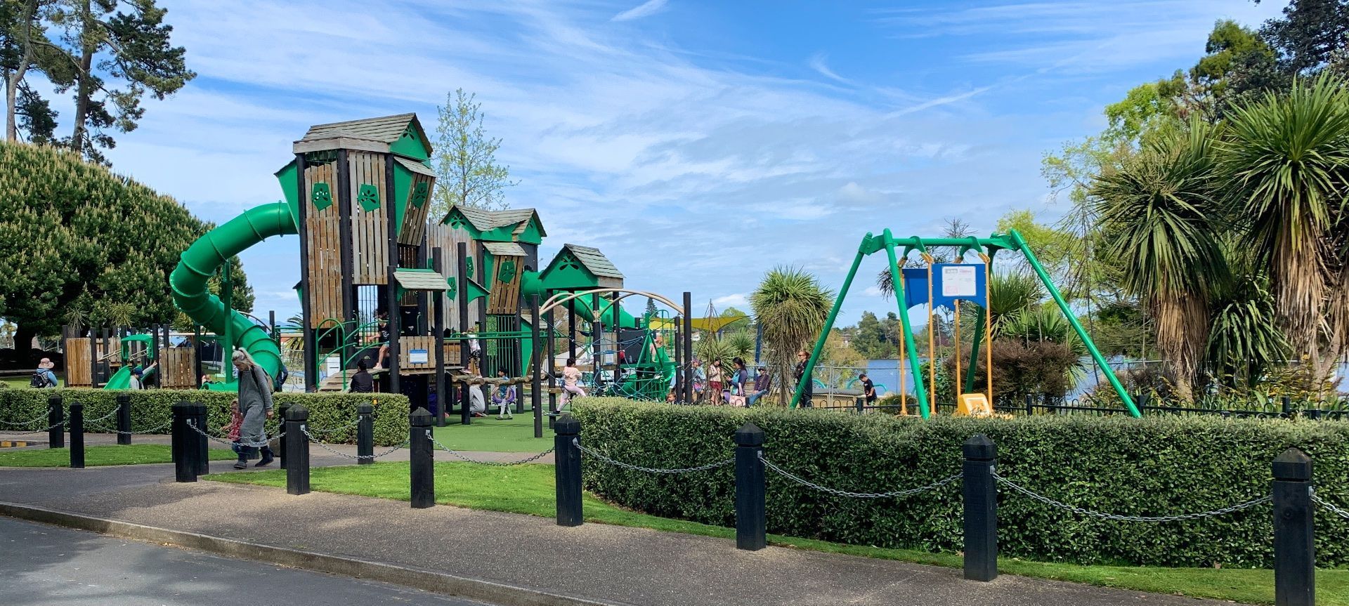 Installing Living Boundary™ instant hedges to create a beautiful enclosure for a child-friendly space. banner