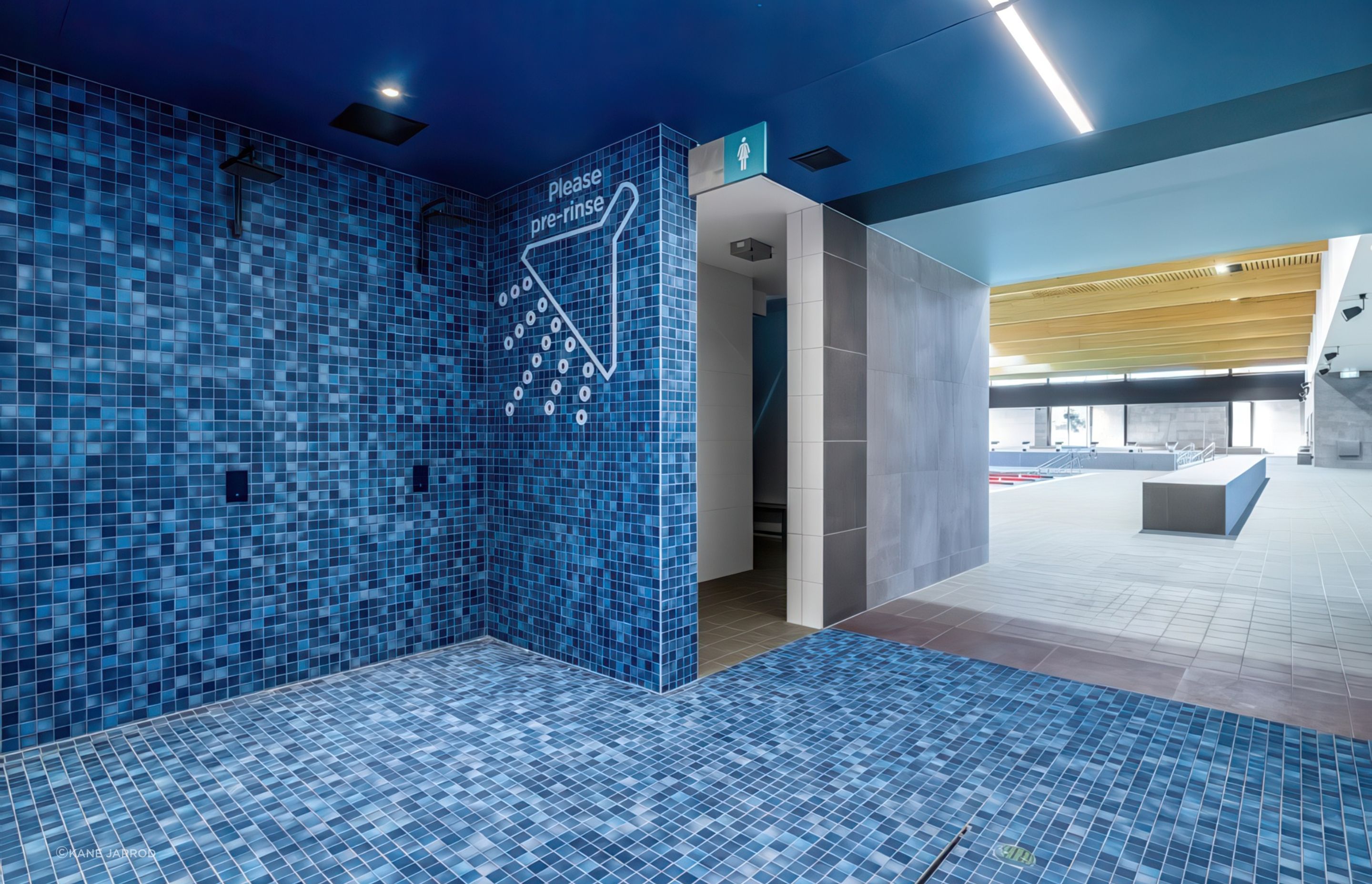 Pool-Hall-entry-with-Agrob-Buchtal-Fresh-Midnight-Blue-50x50-Mosaic-R11C-gigapixel-low-resolution-v2-2x.jpg