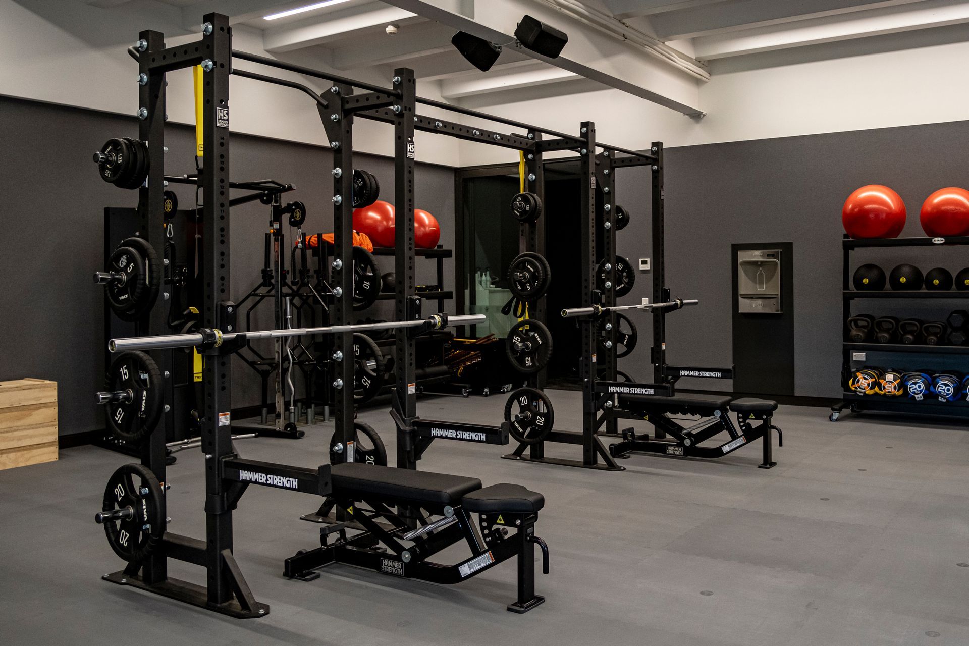Heavy duty Hammer Strength racks and adjustable benches